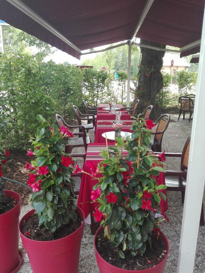 Auberge De La Terrasse Villersexel Luaran gambar